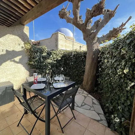 Pavillon T3 Avec Mezzanine, Parking, Piscine, Clim, Proche Et Commerces, Animaux Acceptes - Fr-1-702-31 * Agde