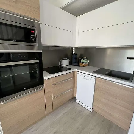 Pavillon T3 Avec Mezzanine, Parking, Piscine, Clim, Proche Et Commerces, Animaux Acceptes - Fr-1-702-31